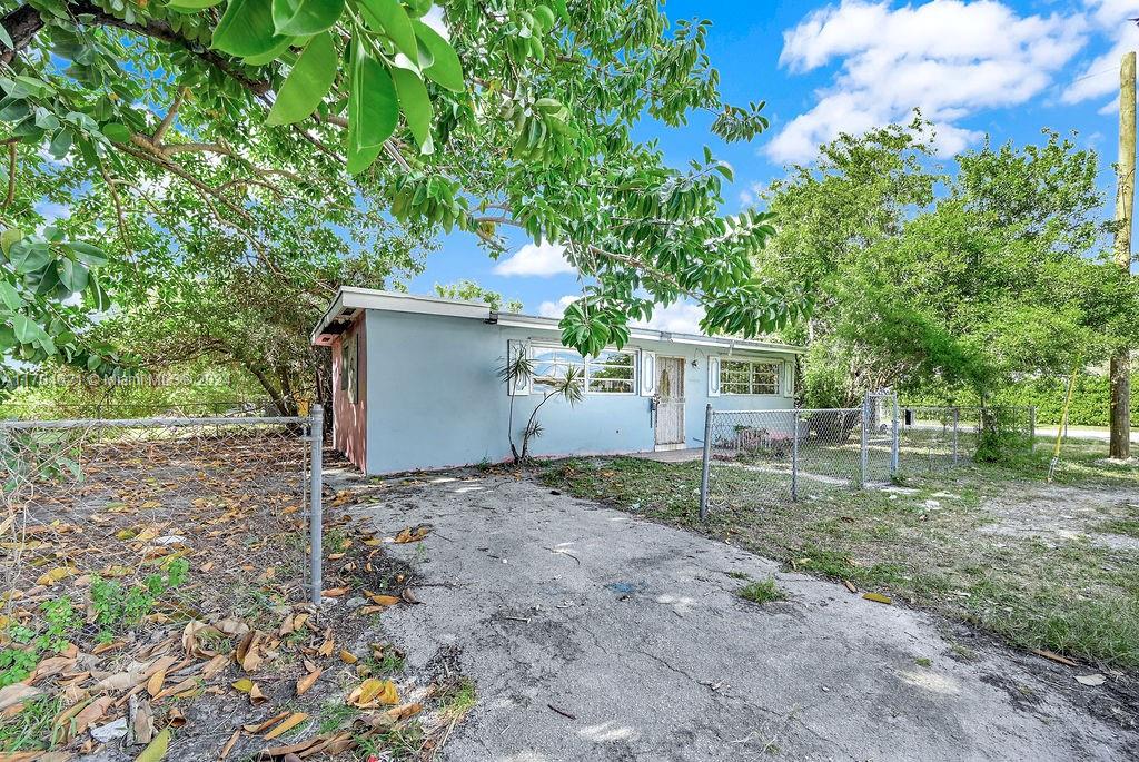 2100 NW 76th St