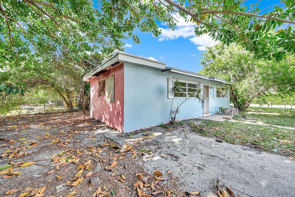 2100 NW 76th St