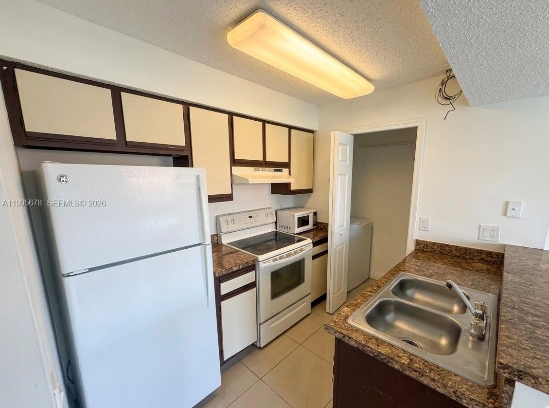 ROYAL POINCIANA CONDO - Residential Lease