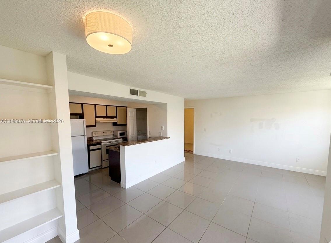 ROYAL POINCIANA CONDO - Residential Lease