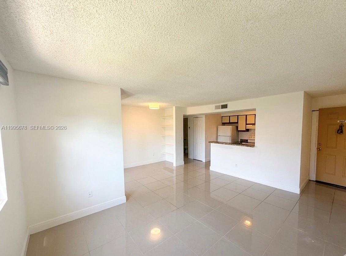 ROYAL POINCIANA CONDO - Residential Lease