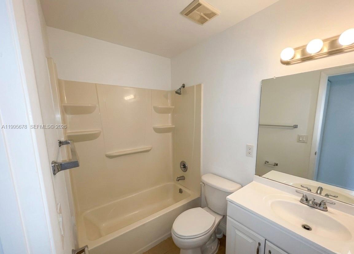 ROYAL POINCIANA CONDO - Residential Lease