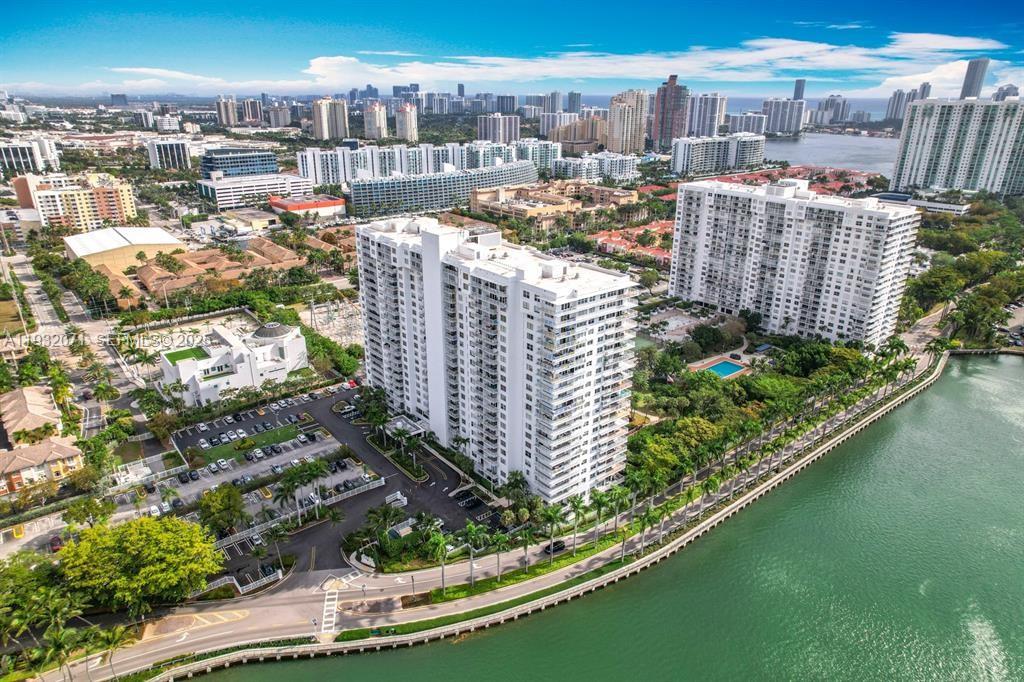 ADMIRALS PORT CONDO-EAST - Residential