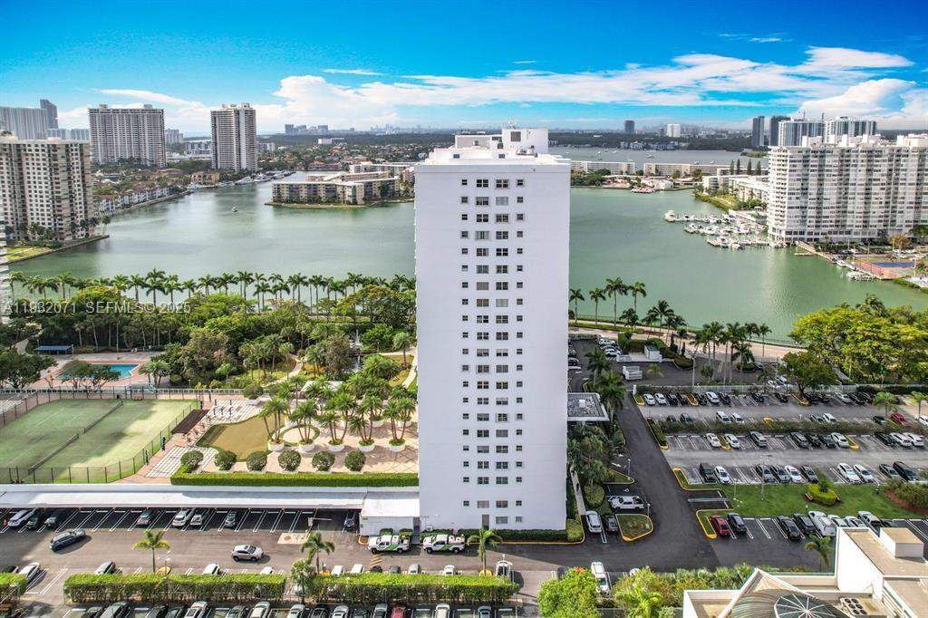 ADMIRALS PORT CONDO-EAST - Residential