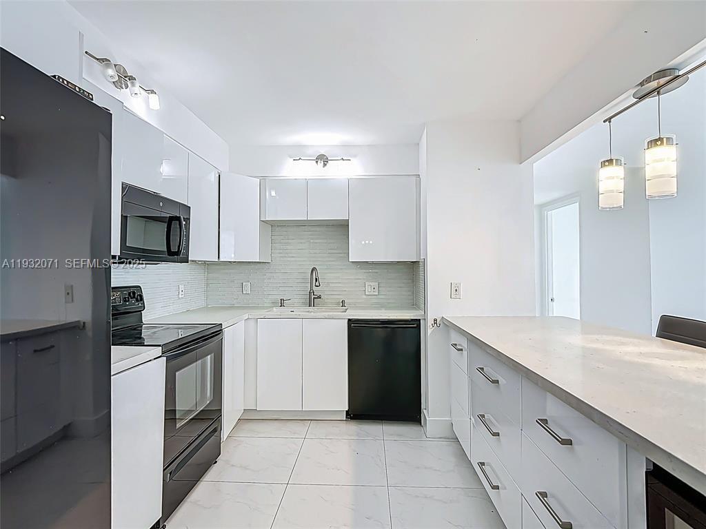 ADMIRALS PORT CONDO-EAST - Residential