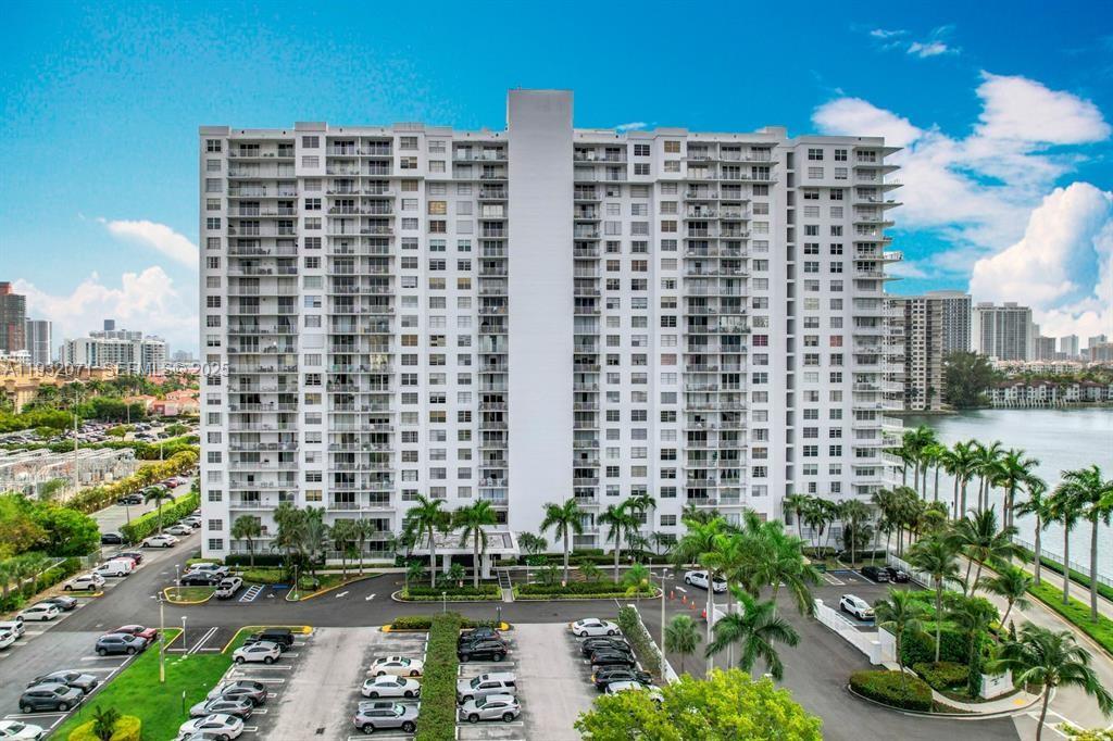 ADMIRALS PORT CONDO-EAST - Residential