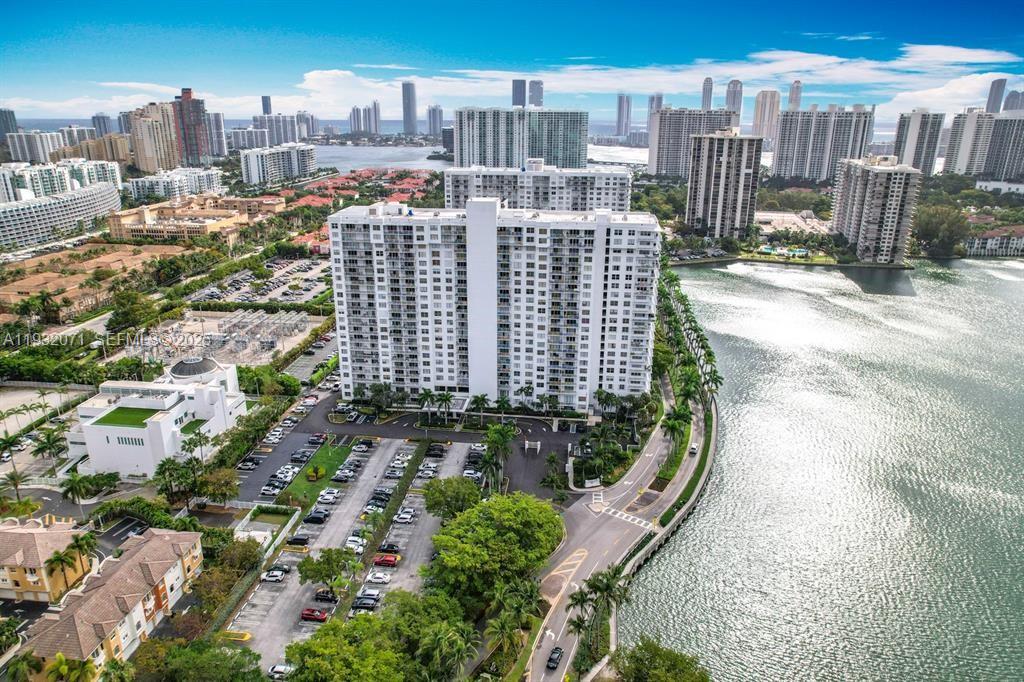 ADMIRALS PORT CONDO-EAST - Residential