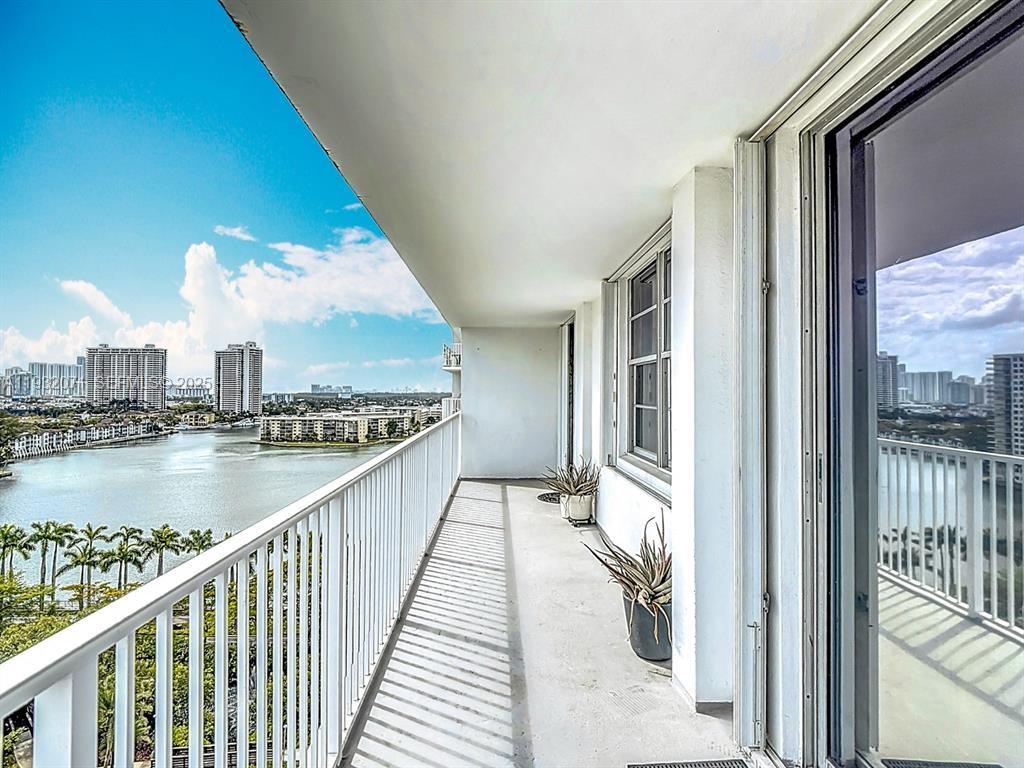ADMIRALS PORT CONDO-EAST - Residential