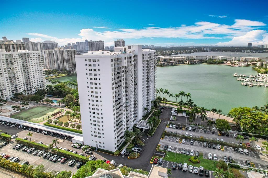 ADMIRALS PORT CONDO-EAST - Residential