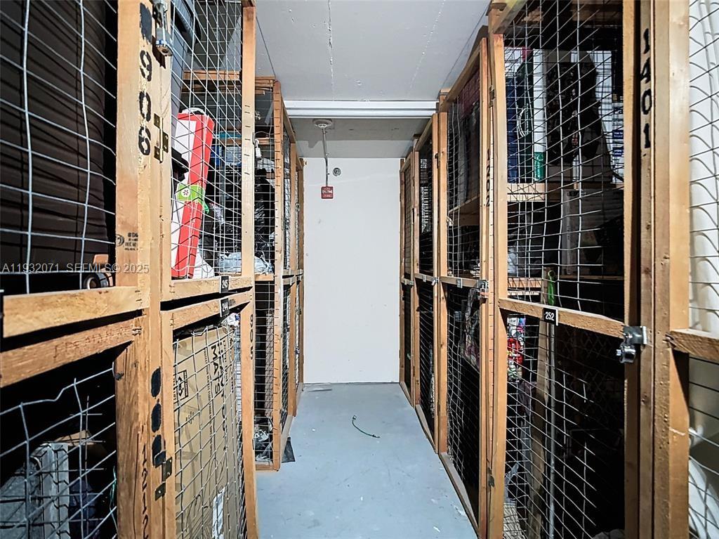 ADMIRALS PORT CONDO-EAST - Residential