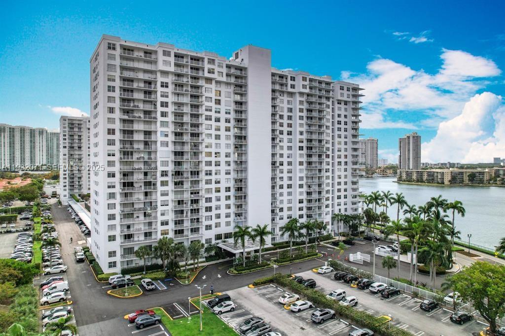 ADMIRALS PORT CONDO-EAST - Residential