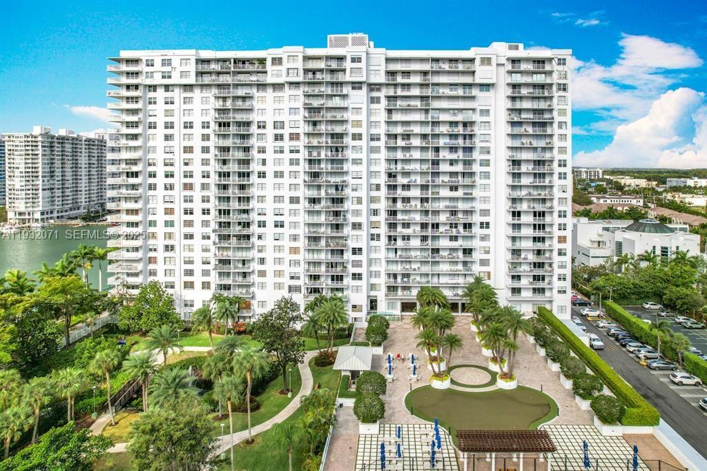 ADMIRALS PORT CONDO-EAST - Residential