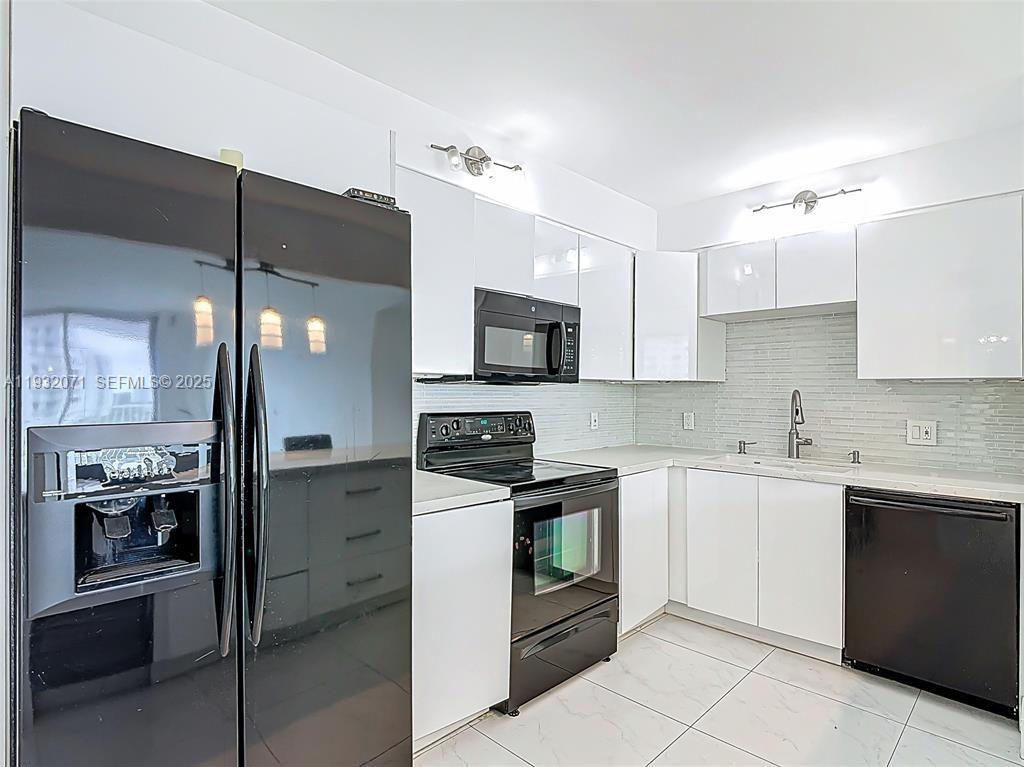 ADMIRALS PORT CONDO-EAST - Residential