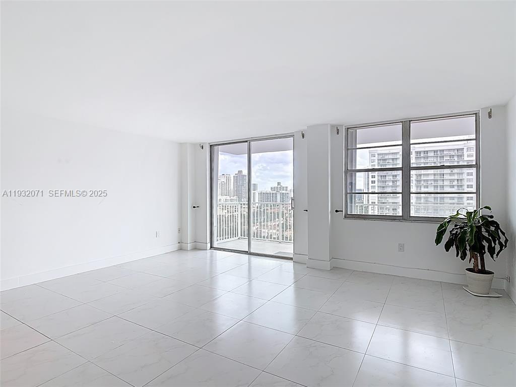 ADMIRALS PORT CONDO-EAST - Residential