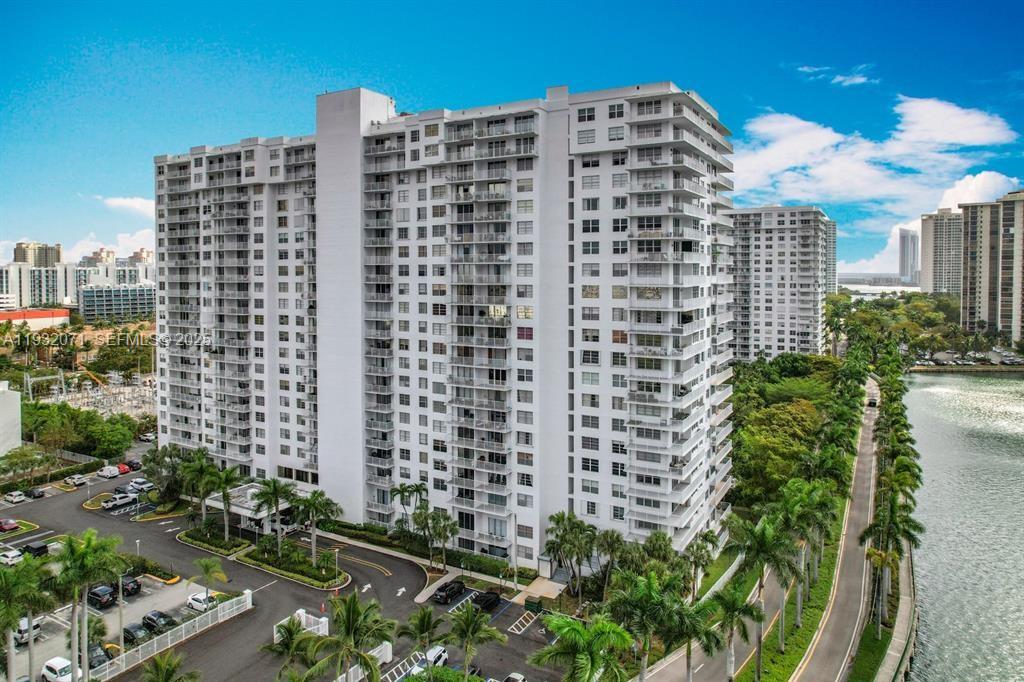 ADMIRALS PORT CONDO-EAST - Residential