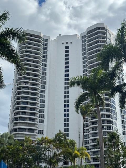MYSTIC POINTE CONDO NO TH - Residential Lease