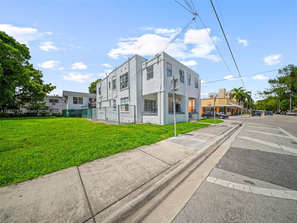 Photo of 500 SW 8th Ave, Miami, FL 33130 (MLS # A11902762)