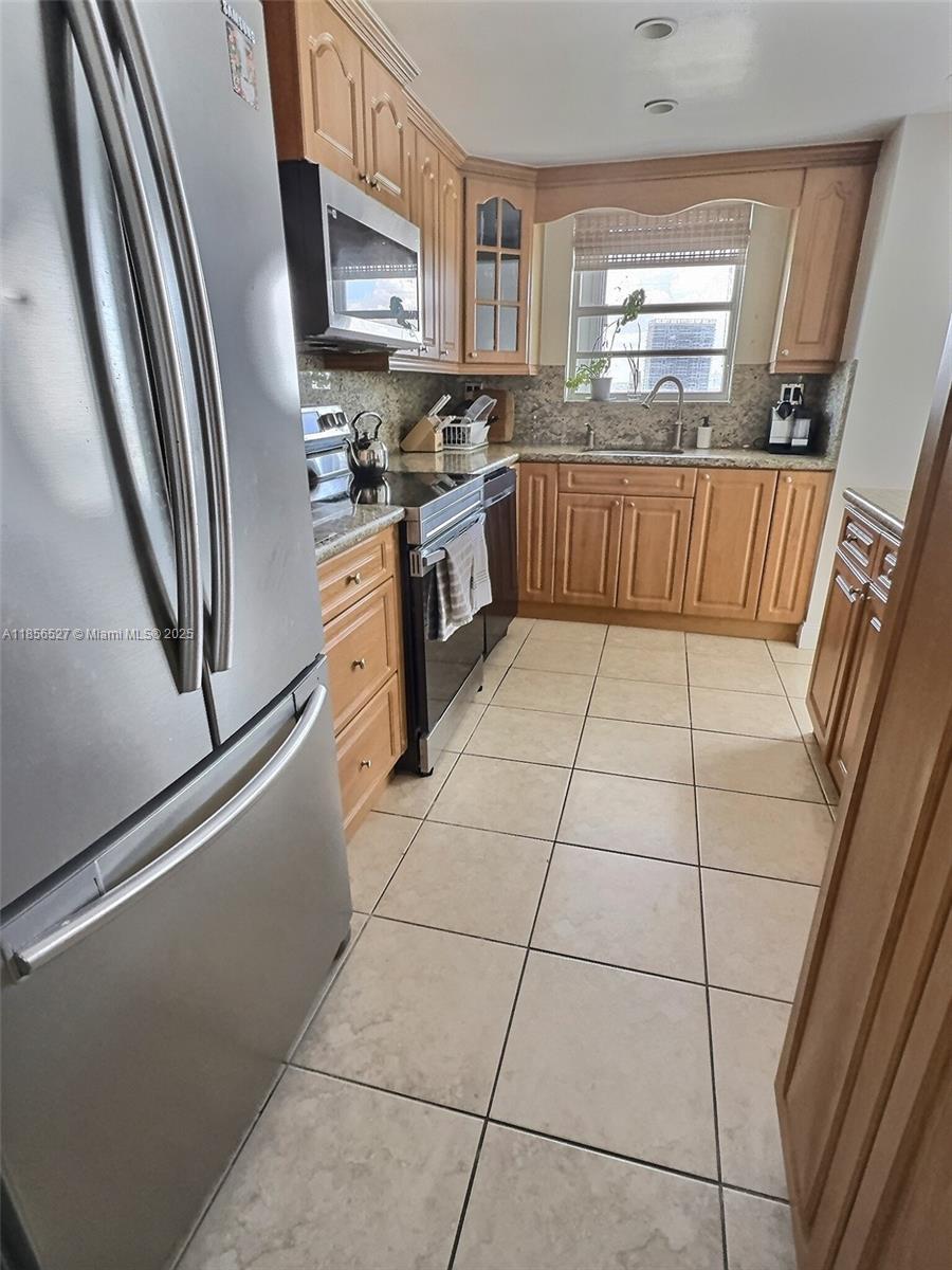 GOLDEN SURF TOWERS CONDO - Residential