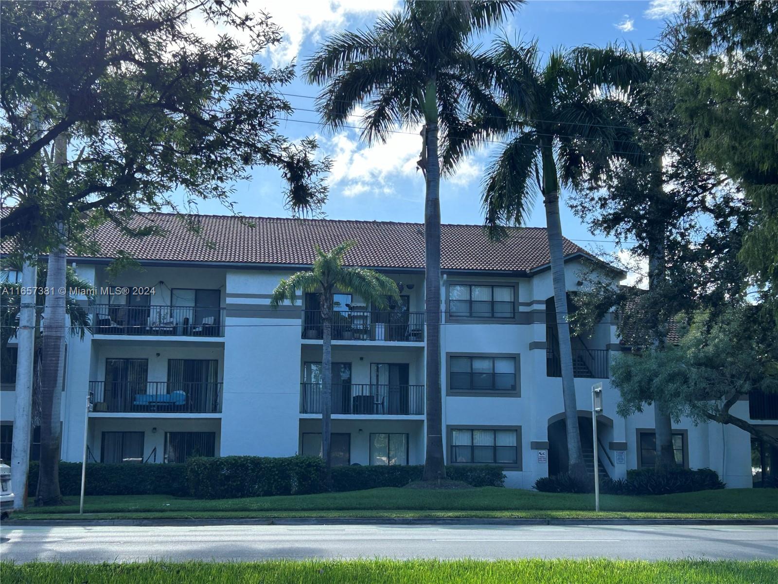 HOLLYWOOD PARC CONDOMINIU - Residential
