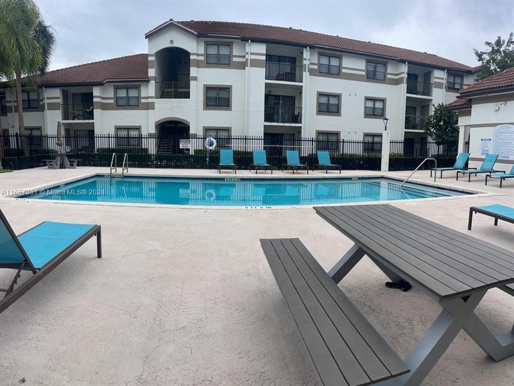 HOLLYWOOD PARC CONDOMINIU - Residential