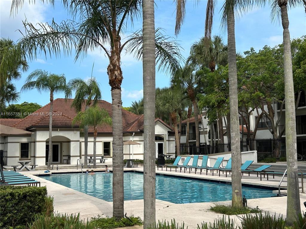 HOLLYWOOD PARC CONDOMINIU - Residential