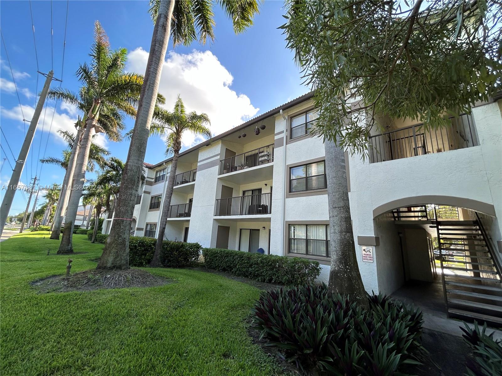 HOLLYWOOD PARC CONDOMINIU - Residential