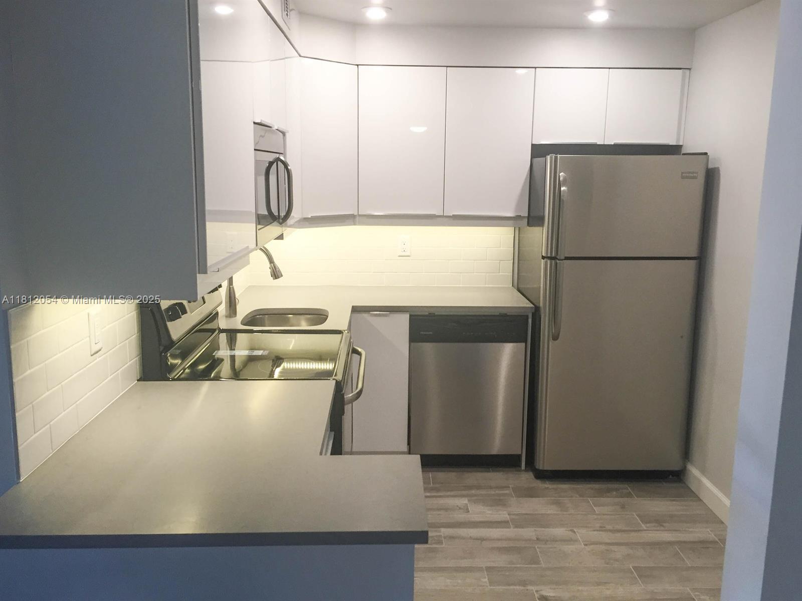 470 NW 20th St 201