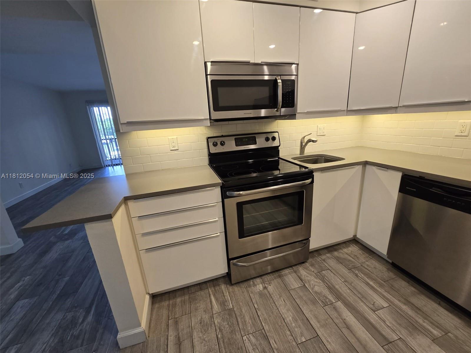 470 NW 20th St 201