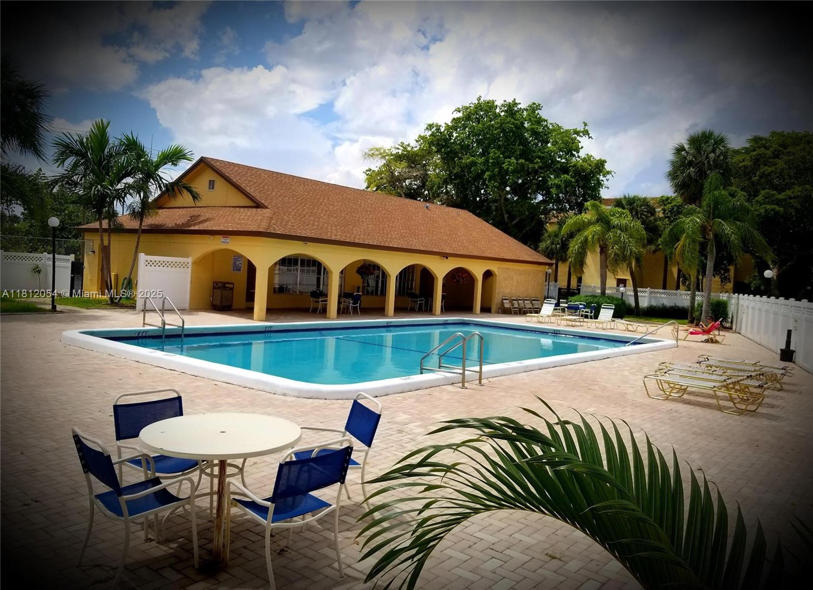 CASA DEL RIO CONDO - Residential Lease