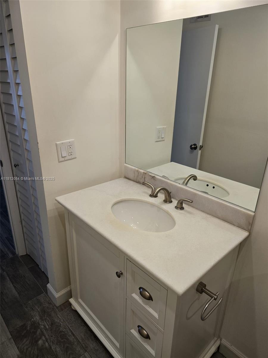 CASA DEL RIO CONDO - Residential Lease