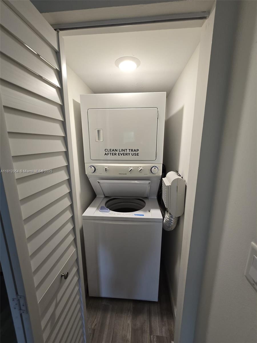 CASA DEL RIO CONDO - Residential Lease