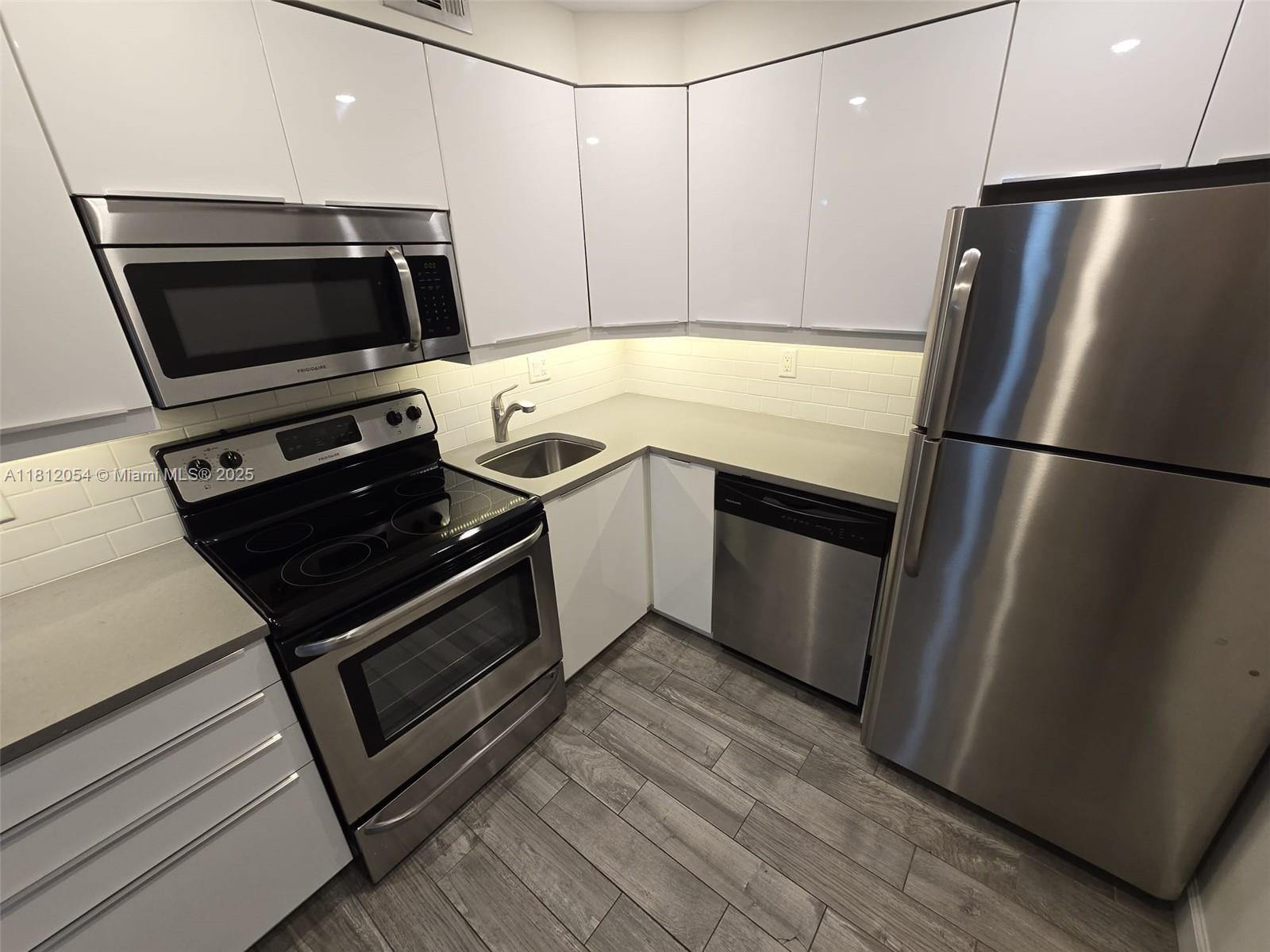 470 NW 20th St 201
