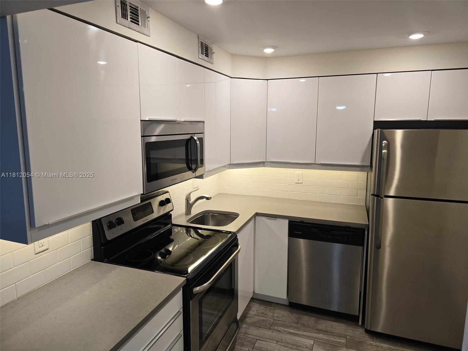 470 NW 20th St 201