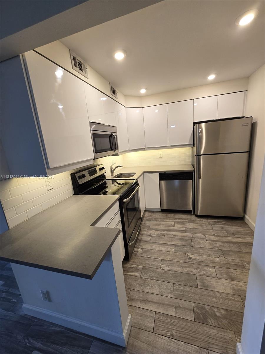 CASA DEL RIO CONDO - Residential Lease