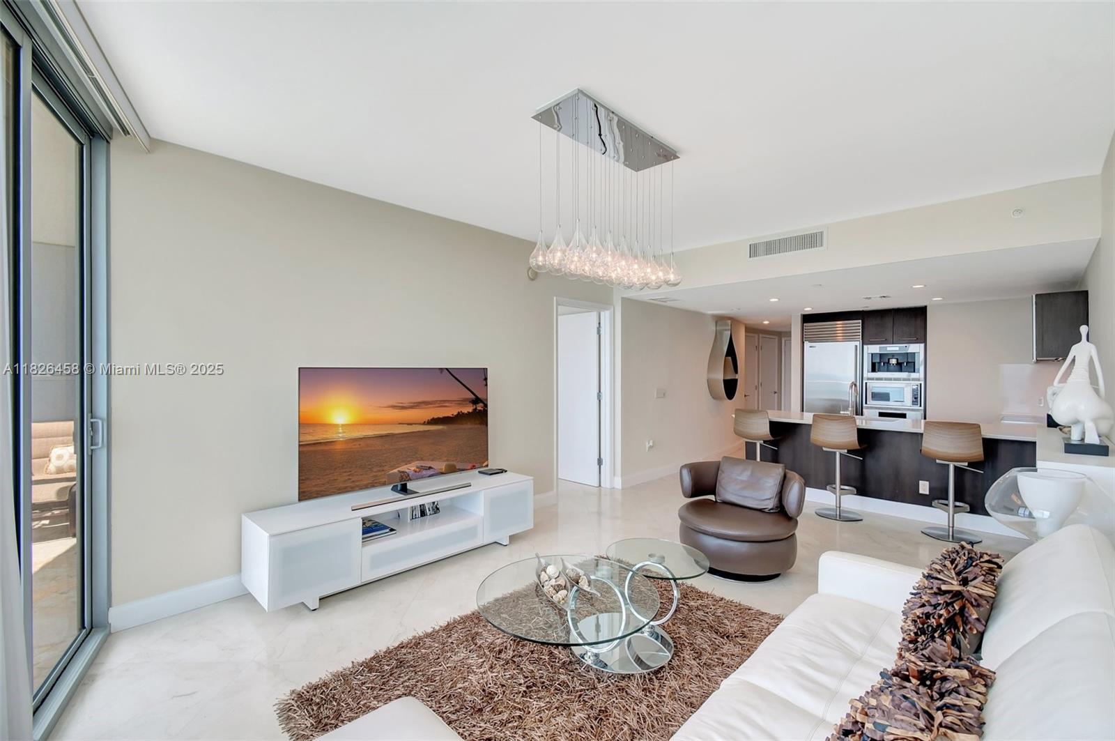 17001 Collins Ave 2006, Sunny Isles Beach, FL, 33160/$1,279,000 4 17001 Collins Ave 2006