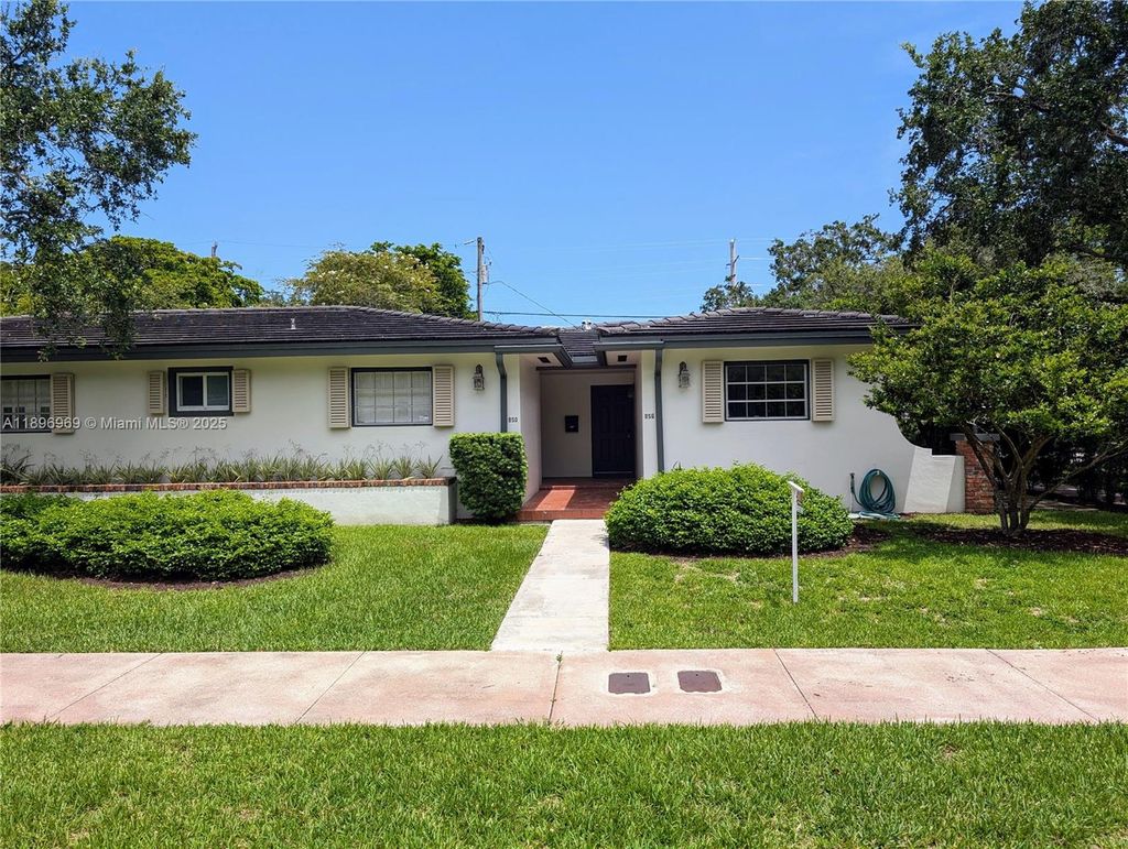 Photo of 850 Benevento Ave #1, Coral Gables, FL 33146 (MLS # A11896969)
