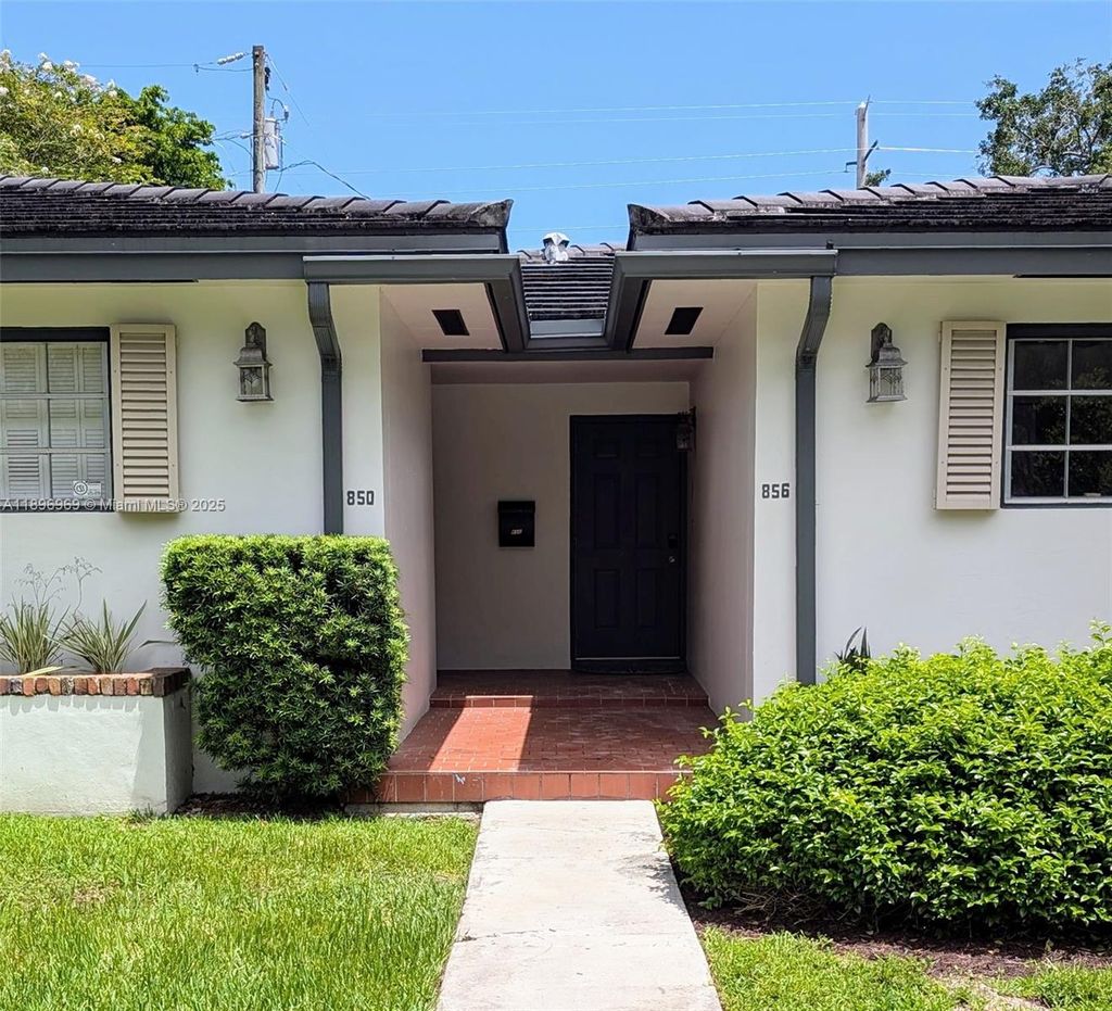 Photo of 850 Benevento Ave #1, Coral Gables, FL 33146 (MLS # A11896969)