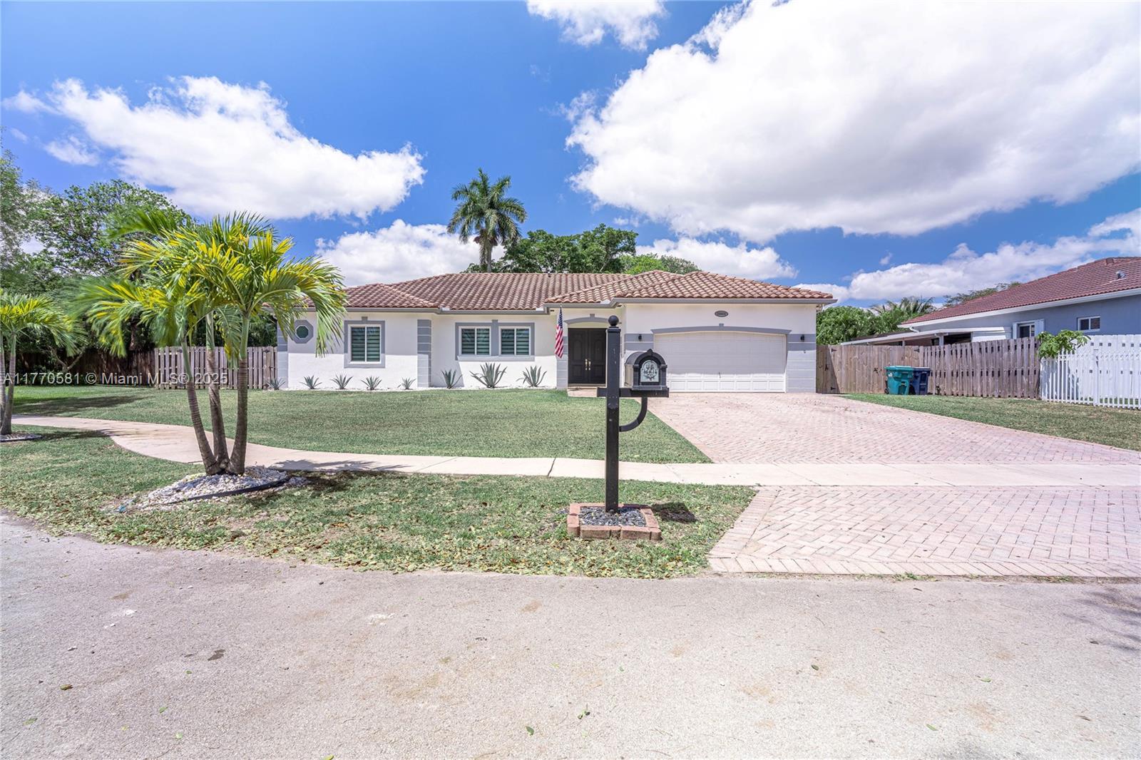 OLD COUNTRY ROAD ESTATES - Residential
