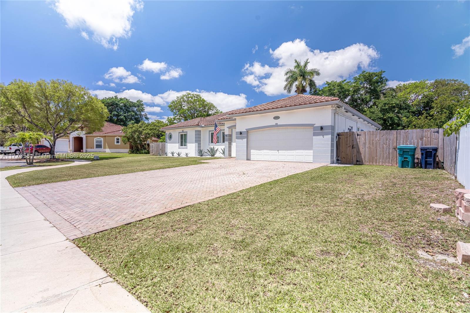 OLD COUNTRY ROAD ESTATES - Residential