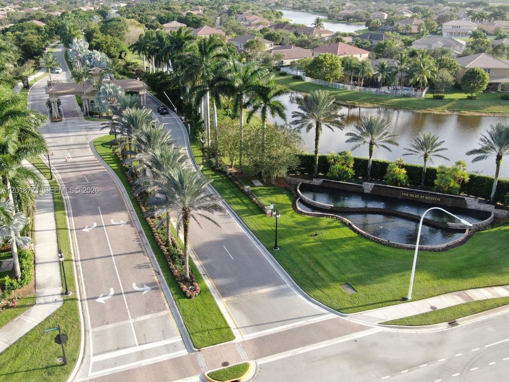 Photo of 4404 E Whitewater Ave, Weston, FL 33332 (MLS # A12018771)