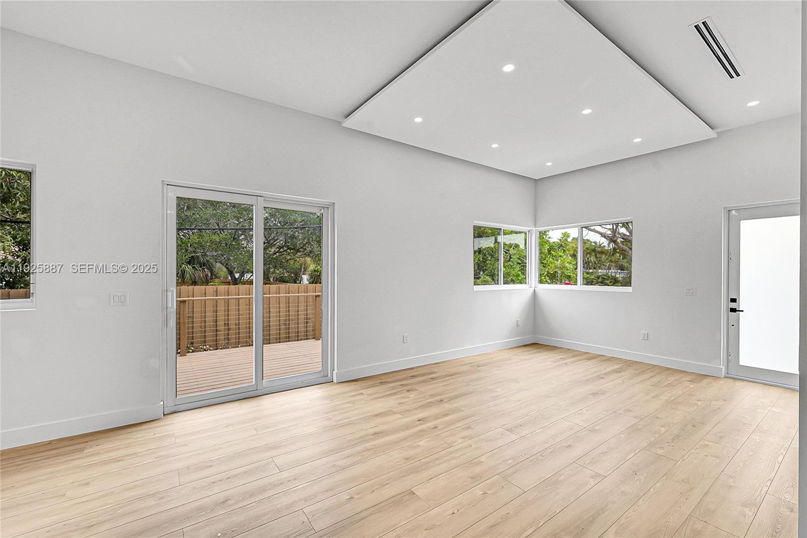 PINE TREE PARK - Residential Lease