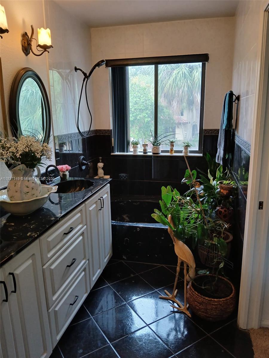 BRIDGEWATER CONDO - Residential