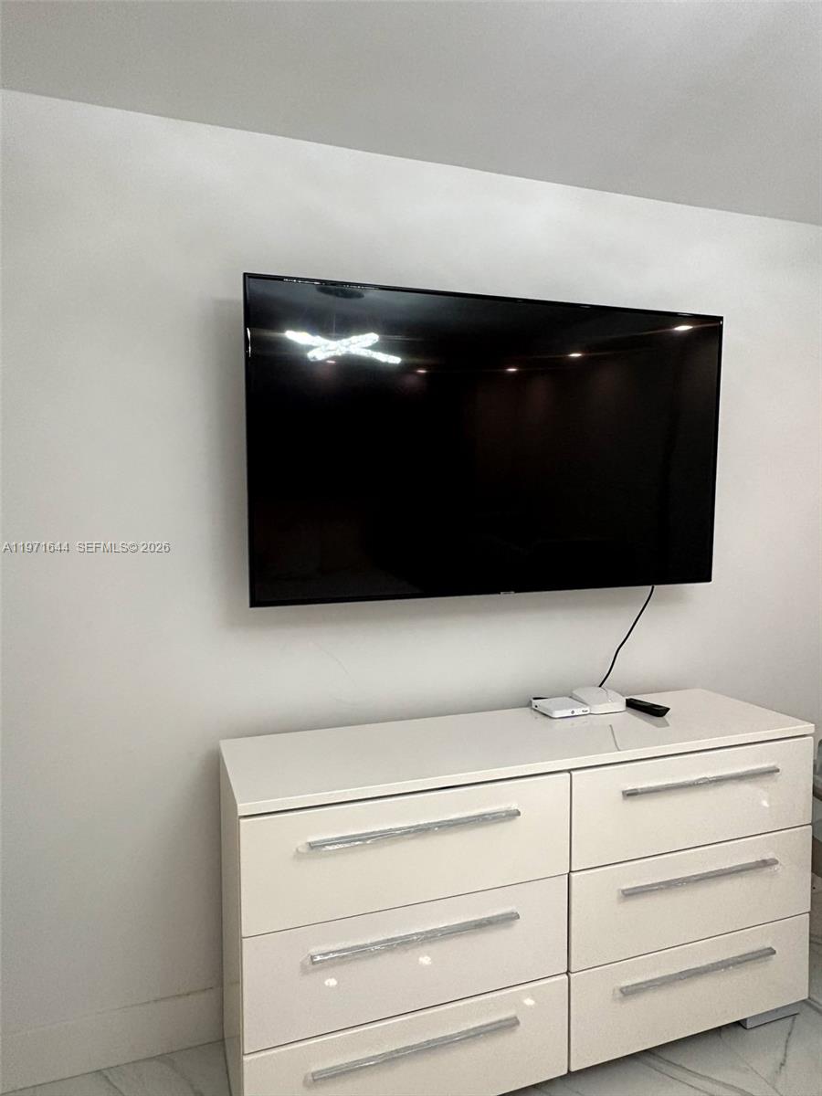 TURNBERRY ISLE SOUTH COND - Residential