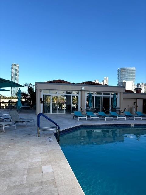 TURNBERRY ISLE SOUTH COND - Residential