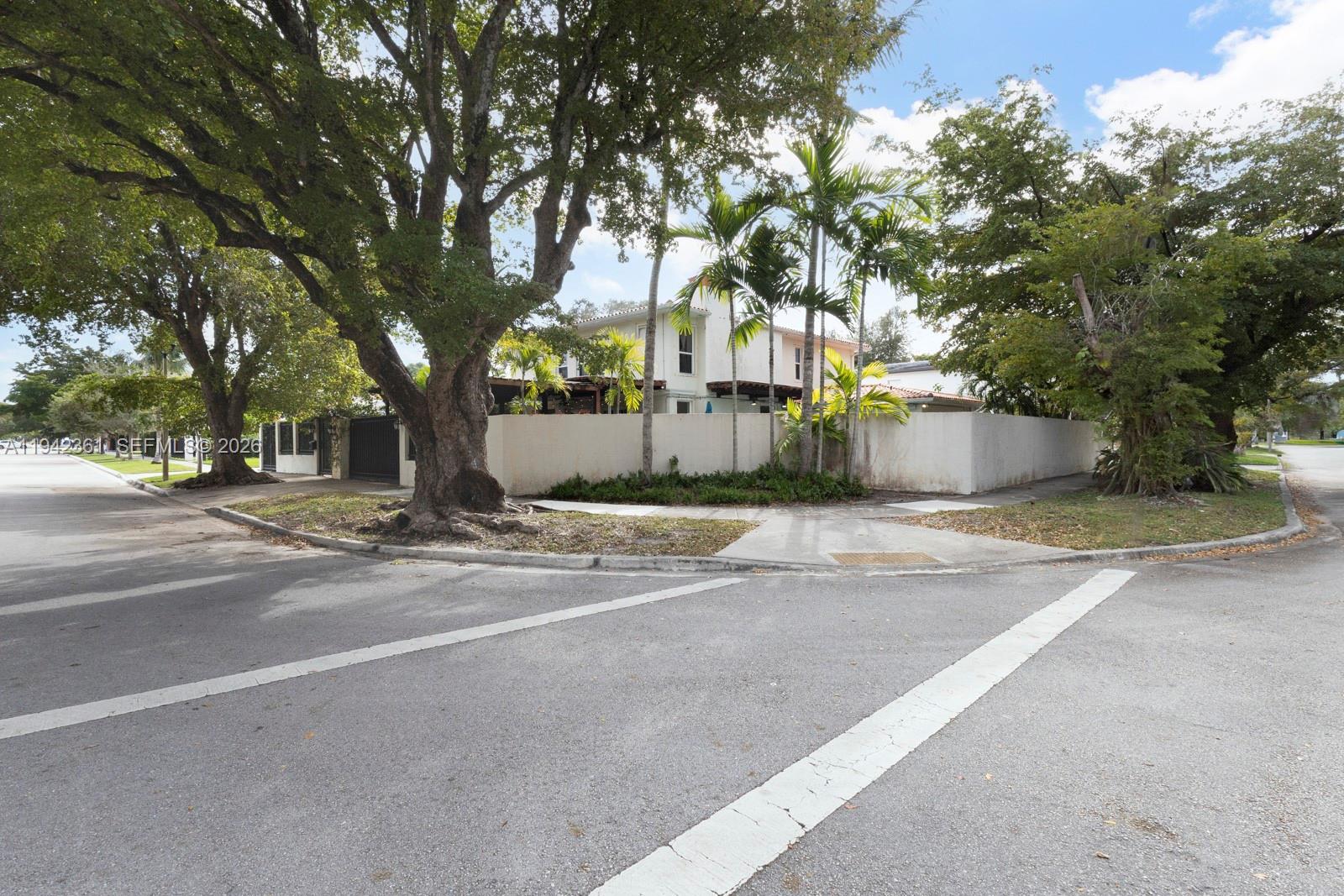 BRICKELL ESTATES - Residential