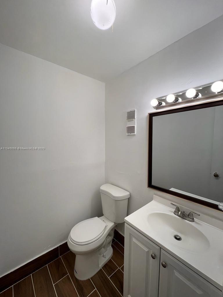 Photo 8 of 9 of 20520 NW 15th Ave 221 condo