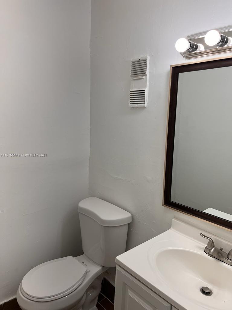 Photo 5 of 9 of 20520 NW 15th Ave 221 condo