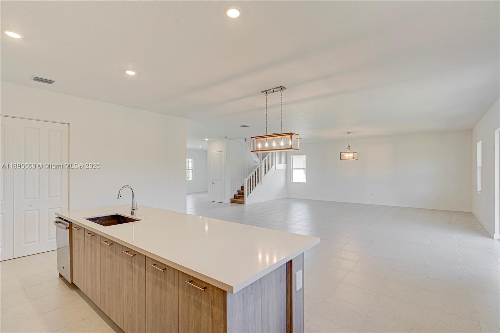 CRESCENT RIDGE - Residential