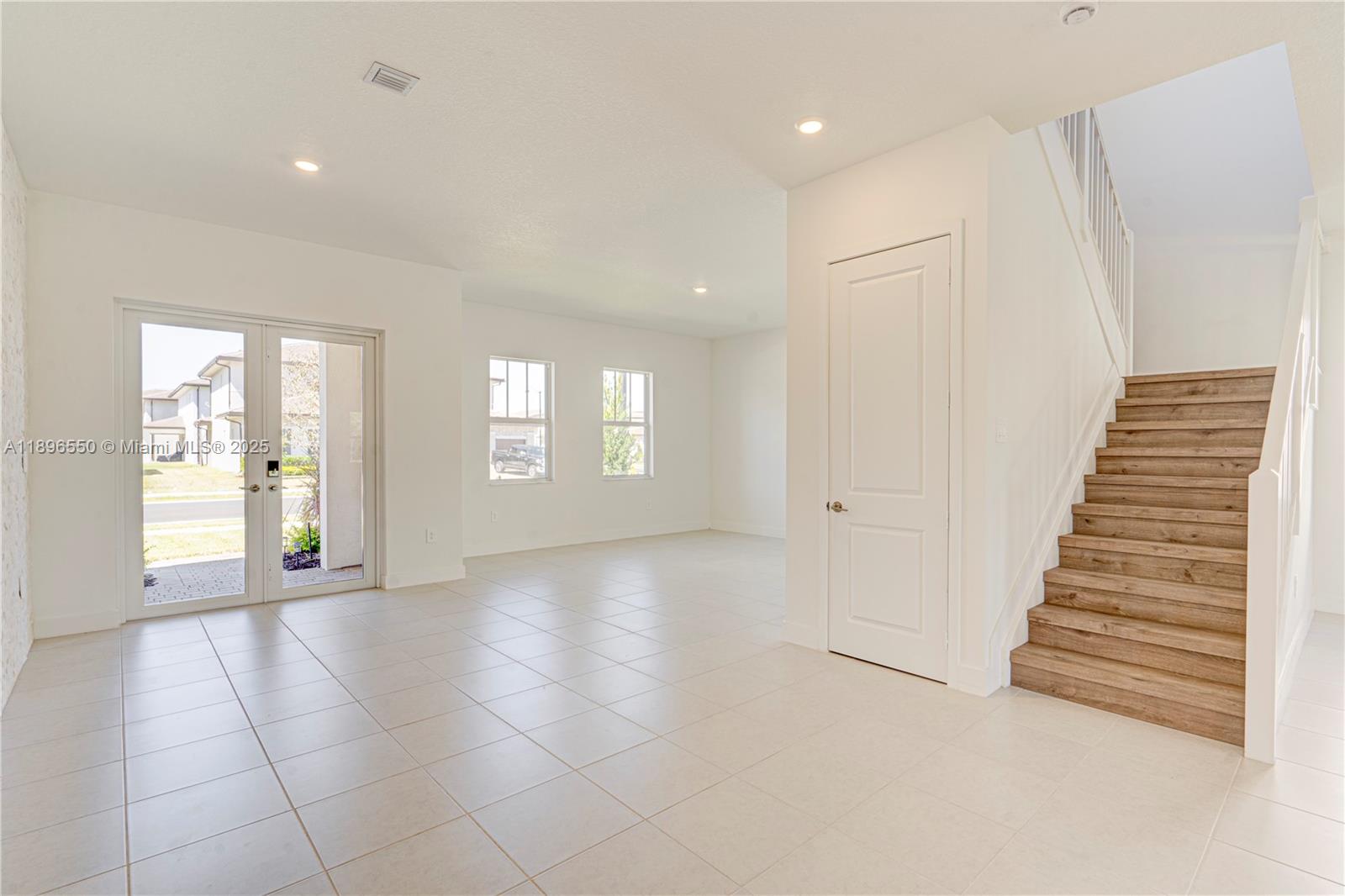 CRESCENT RIDGE - Residential