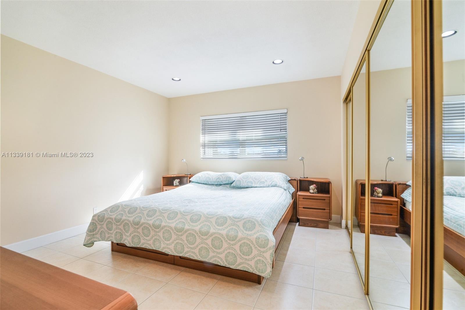 CRYSTAL COURT MANOR NO 10 - Residential